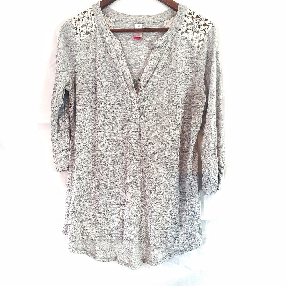 Fall vibes gray top with 3/4 sleeves Size XL